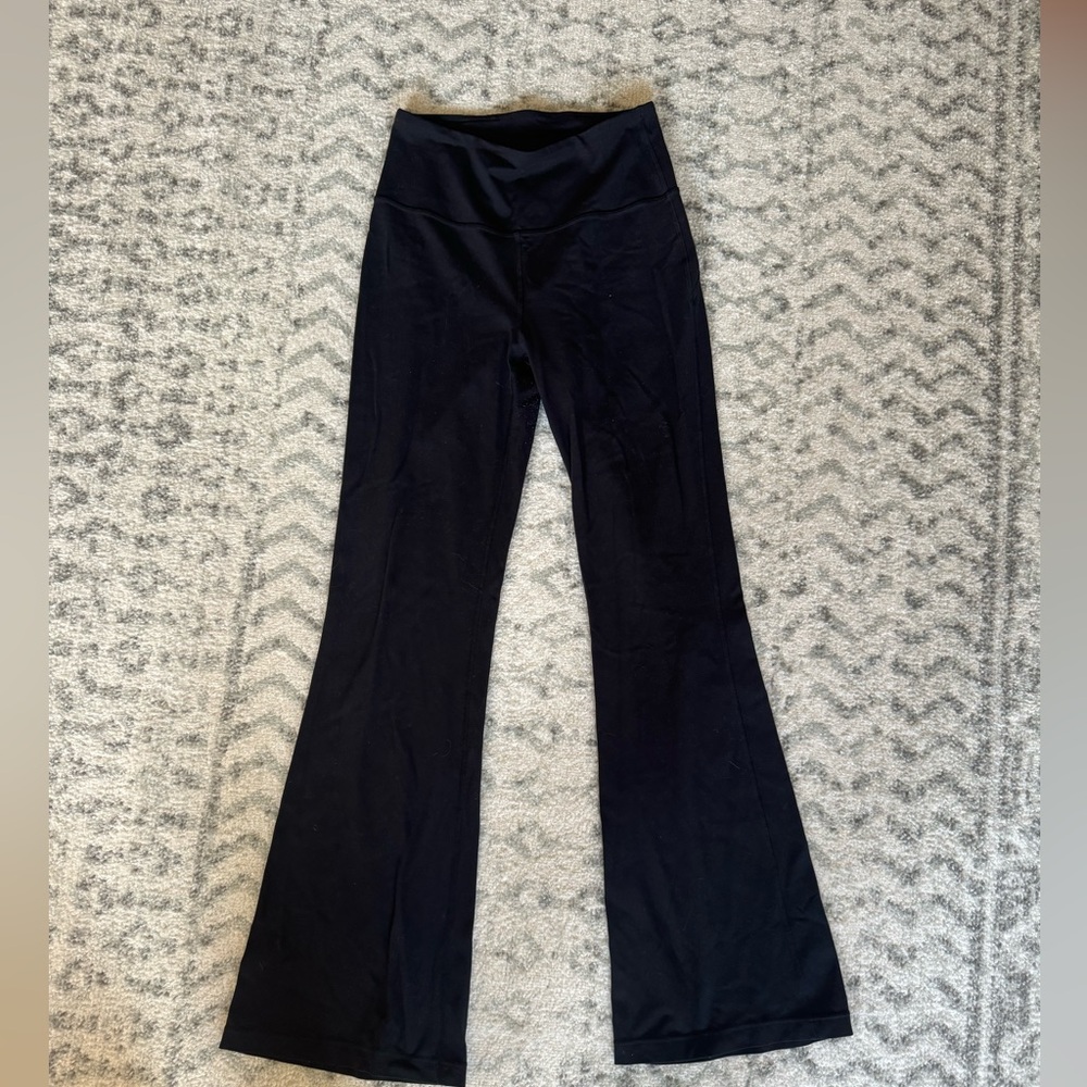 Groove Nulu Super-High-Rise Flared Pant
Regular Black